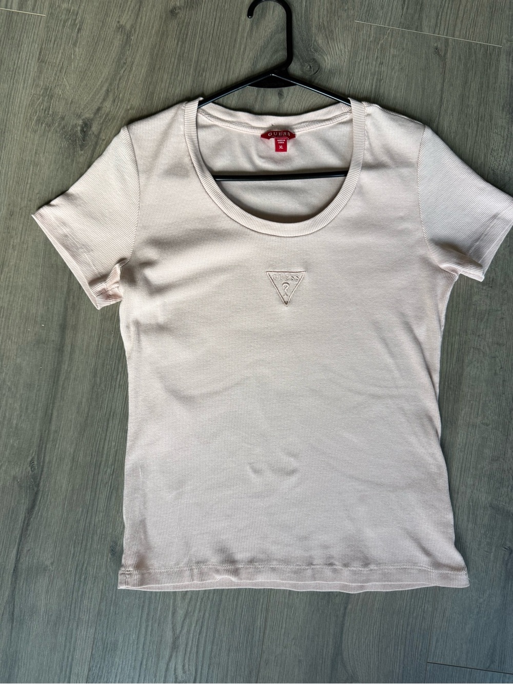 Guess Cream Short-Sleeve Logo Scoop Neck Tee